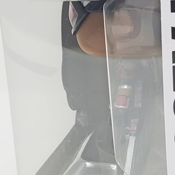 Marvel Falcon Funko Pop Vinyl - The Falcon and the Winter Soldier #812 NIB - Picture 7 of 15